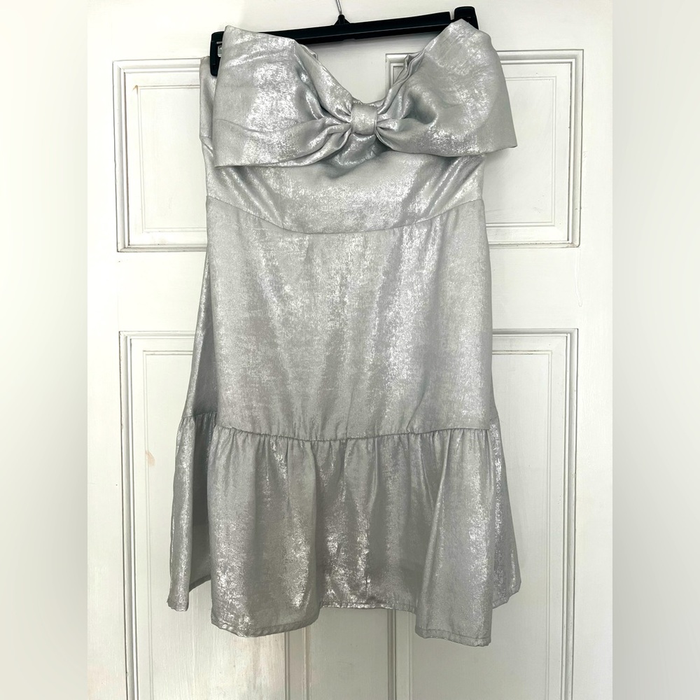 Strapless silver metallic mini w/large bow, S